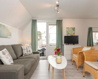 Quaint Apartment in Schoorl near Tennis Court - Schoorl - Obývací pokoj