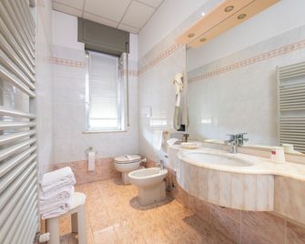 Hotel Ristorante Brusco - Caldiero - Bathroom