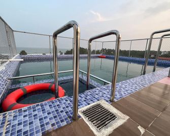 Sharmila Sea View Inn - Pondicherry - Pool
