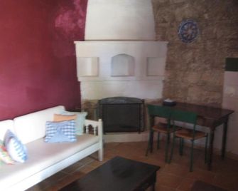 코르나로 하우스 - 아르소스 - 거실