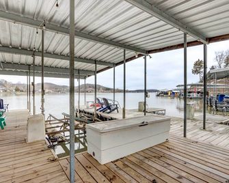 Lakefront Vacation Rental with Dock and Views! - Camdenton - Balcón