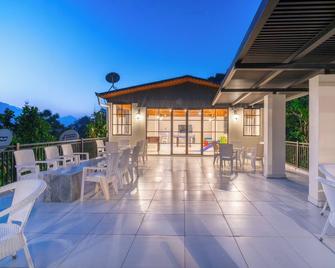 Marten's wilderness Retreat - Lansdowne - Patio