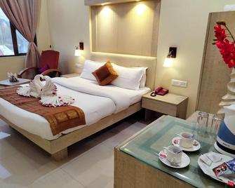 Hotel Rass - Kanpur - Bedroom