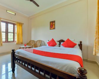 Oyo 22767 Holidays Inn Wayanad - Kenichira - Slaapkamer