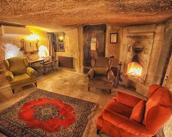 The Dorm Cave By Travellers - Göreme - Living room