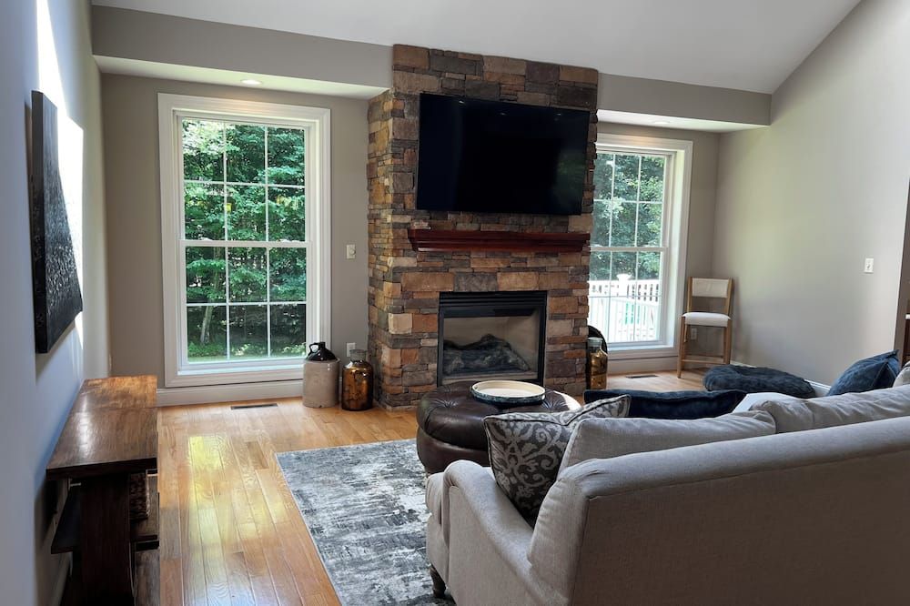 Vacation/ Executive rental .. Charming 3-bedroom furnished house in Mountain Top