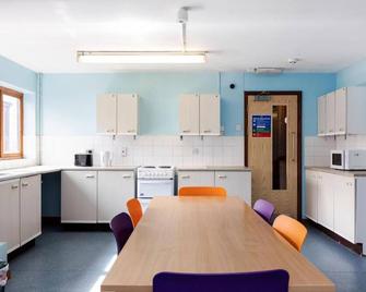 Comfortable Rooms At Crescent Hall-Oxford - Campus Accommodation - Oxford - Kitchen