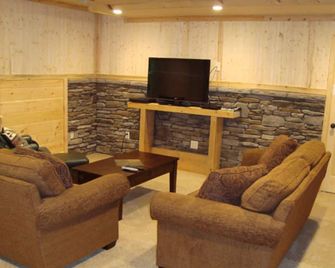 The Blackbear 4 bed log cabin with loft and cathedral ceilings - Pipestem - Living room