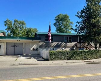 Coffee studio, walking distance to downtown - Fairbanks - Building