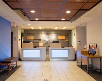Holiday Inn Express & Suites Dayton-Huber Heights By IHG - Huber Heights - Reception
