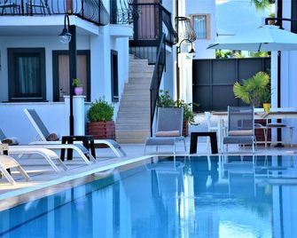 Modern Life Hotel Bodrum - Bodrum - Uima-allas