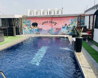 James Court Hotel & Luxury Apartments - Lekki - Pool