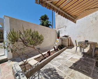 Gm Casa Vacanze Con Giardino - Collepasso - Patio