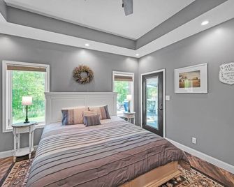 Lakeside Retreat With Hot Tub & Game Room 3 Bedroom Home - Elkhart - Bedroom
