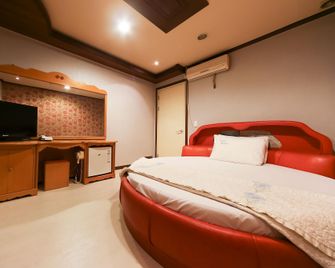 Daegu Dongdaegu Station Royal Hotel - Ντέγκου - Κρεβατοκάμαρα