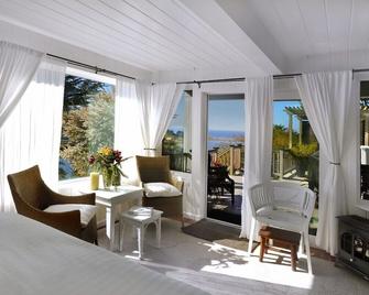 Villa Vista, The Absolute Jewel of Jenner - Jenner - Living room