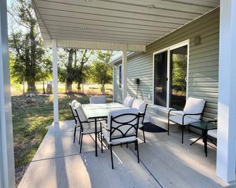 Charming 3-bedroom house In Beaver Ut. - Beaver - Patio