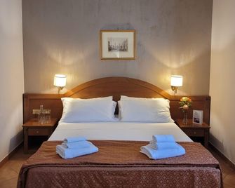 Hotel Squarciarelli - Grottaferrata - Bedroom