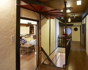 Guesthouse U-En - Hostel - Osaka - Pasillo