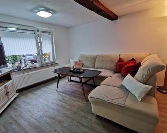 Ferienwohnung Mit Sauna,unmittelbarer Zugang Zum Radwg 7 An Der Lahn - Weilburg - Wohnzimmer