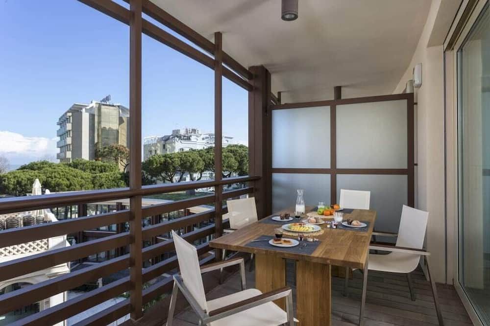 إمباسي أبارتهوتل - ريميني - شرفة