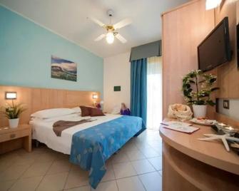 Hotel Amalfi riccione - Riccione - Bedroom