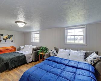 Bluefield Home w/ Covered Deck - Near Parks! - Bluefield - Habitación
