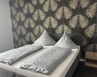 Stundenhotel Krieger - Büren - Schlafzimmer