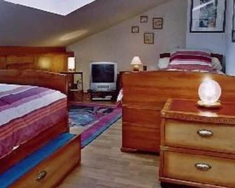 Savoie . Ski The Trois Vallees. Duplex Stars. 3 Rooms. 70m2. - 1/6persons.Skiing. Thermal And Slimming Centre Residential Flat. Internet Wifi. Garage - Brides-les-Bains - Bedroom