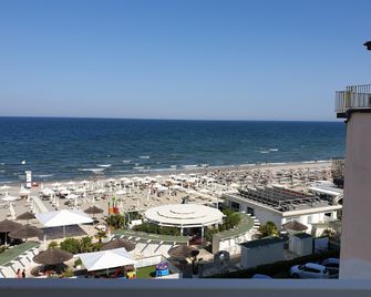 Hotel Benini - Milano Marittima - Parveke