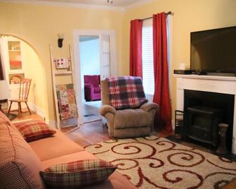 Quaint cottage near Natchitoches Historic District - Natchitoches - Olohuone