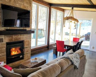 Oasis Nature - Spa - Saint-Alexis-des-Monts - Living room