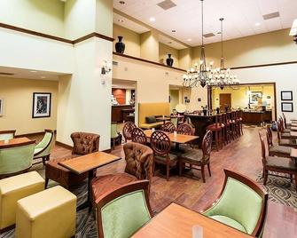 Best Place to Unwind! 3 Comfortable Units, Onsite Pool, Free Breakfast! - Tomball - Ristorante