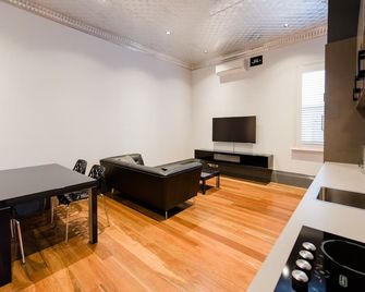 Bespoke On Main - Rutherglen - Huiskamer
