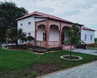 Teen Duari Farmstay - Luxurious Colonial Villa - Hajdarábád - Budova