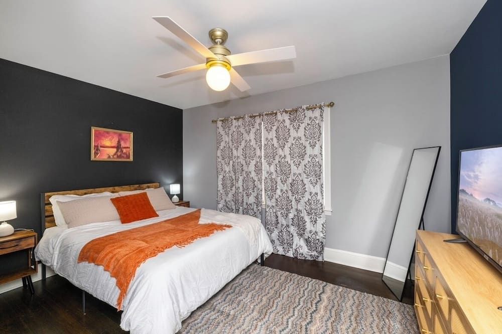 3br Queen Chateau - Pets & Fenced Yard & Sleeps 9 - Charlotte - Bedroom