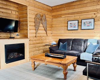 Smokey Hollow Motel & Resort - Onanole - Sala de estar