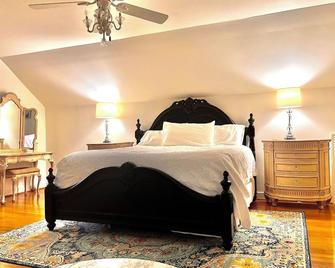 Colonial Gardens B & B - Williamsburg - Bedroom