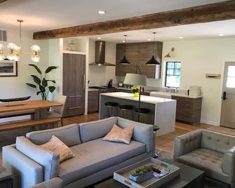 New Home on Leland River - Leland - Sala de estar