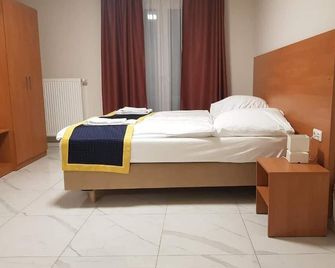 Hotel Emiliana am Bahnhof - Frankfurt am Main - Bedroom
