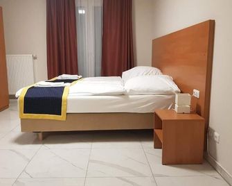 هوتل إميليانا آم بانهوف - فرانكفورت ام ماين - غرفة نوم