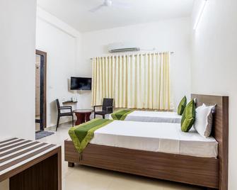 Treebo Pappilon Palace - Pvs Circle - Mangalore - Slaapkamer