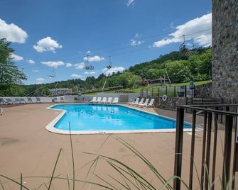 Ski/MTB/Golf Condo (#126) - Slope side | Wonderful mountain & golf course views! - Basye - Piscina