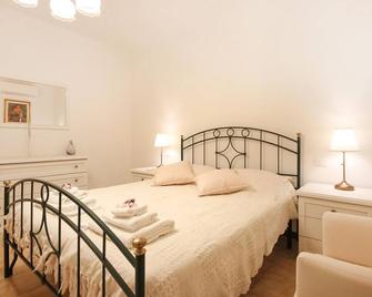 Awesome apartment in Quartu SantElena with 1 Bedrooms and WiFi - Quartu Sant'Elena - Camera da letto