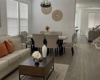 Large home in Marysville 30 min from Sacramento aeropuert - Marysville - Dining room