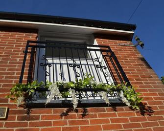 Frinton Escapes - The Cottage - Frinton-on-Sea - Building