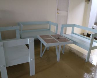 Mainstreet Pension House - Bacolod - Wohnzimmer