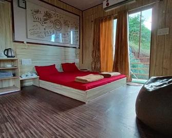 I-Camp Resort - Mahabaleshwar - Bedroom