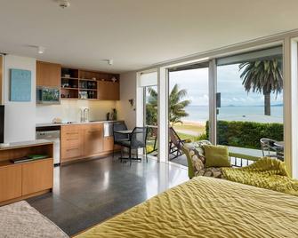 Golden Sand Beachfront Accommodation - Mangonui - Bedroom