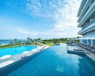 The Orion Hotel Motobu Resort & Spa - Motobu - Pool